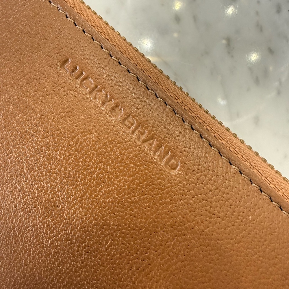 LIKE NEW Lucky Brand Tan Leather Wallet Organizer with Zipper - Picture 2 of 8